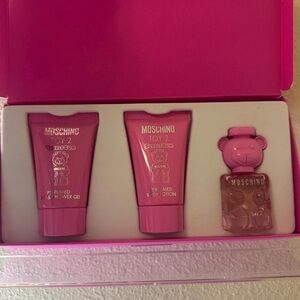 Moschino Toy 2 Bubble Gum Bath Set - Vibrant Pink